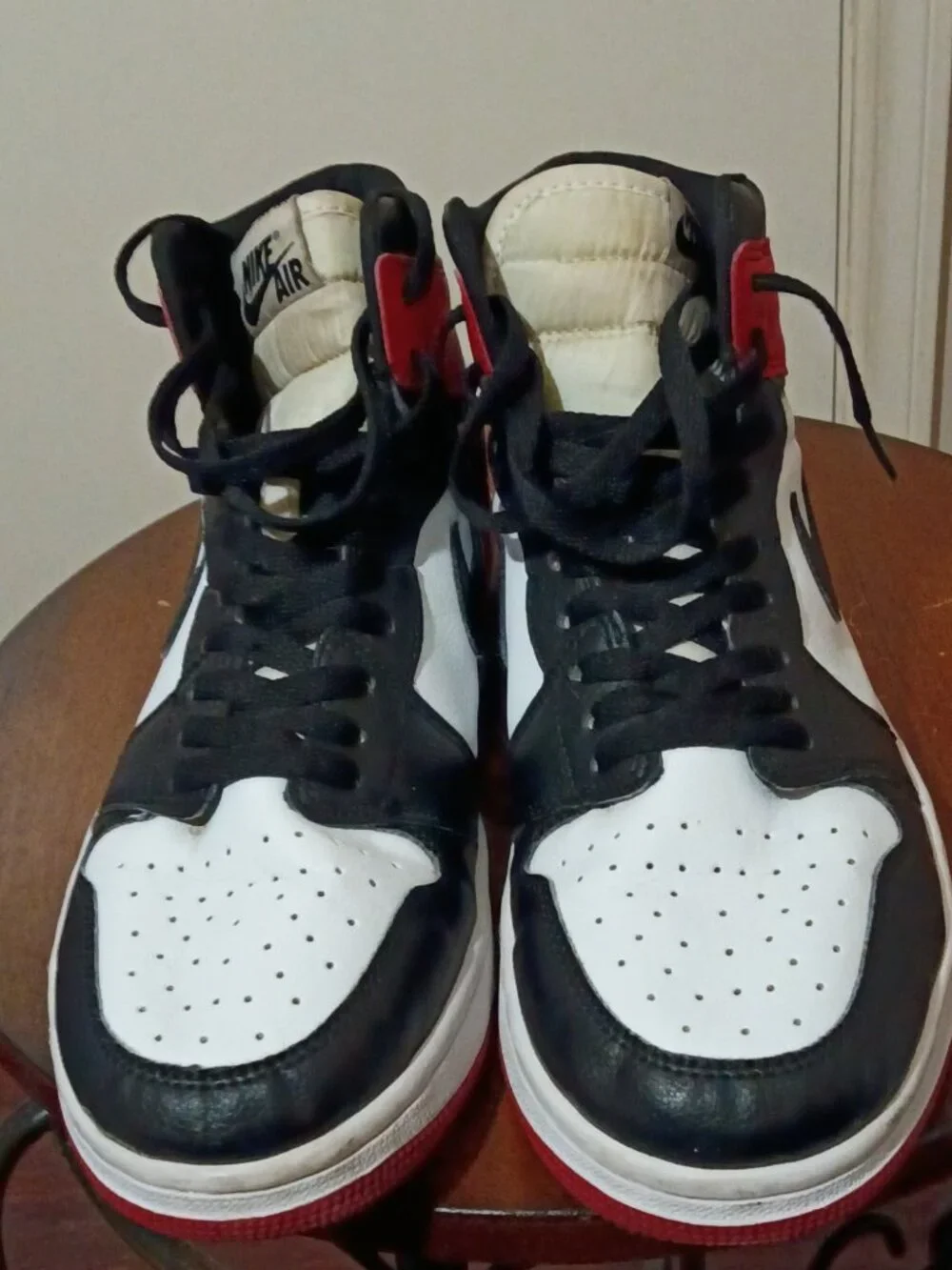 Nike Air Jordan 1 Retro High 2016 OG Black White Red 575441 125. Size 10 Men's